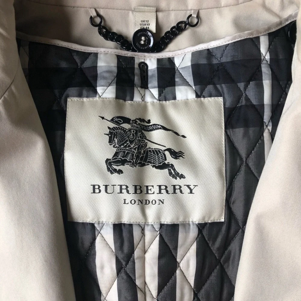 Burberry Classic Women's Double-Breasted Trench Coat - Cream. Size 10 - Picture 3 of 16